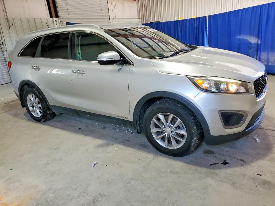 2016 Kia Sorento VIN 5XYPGDA55GG109022 COPART salvage auction — MINOR DENT/SCRATCHES, Wv - Certificate Of Title, sold $3,000 on 2026-07-16 (photo 4)