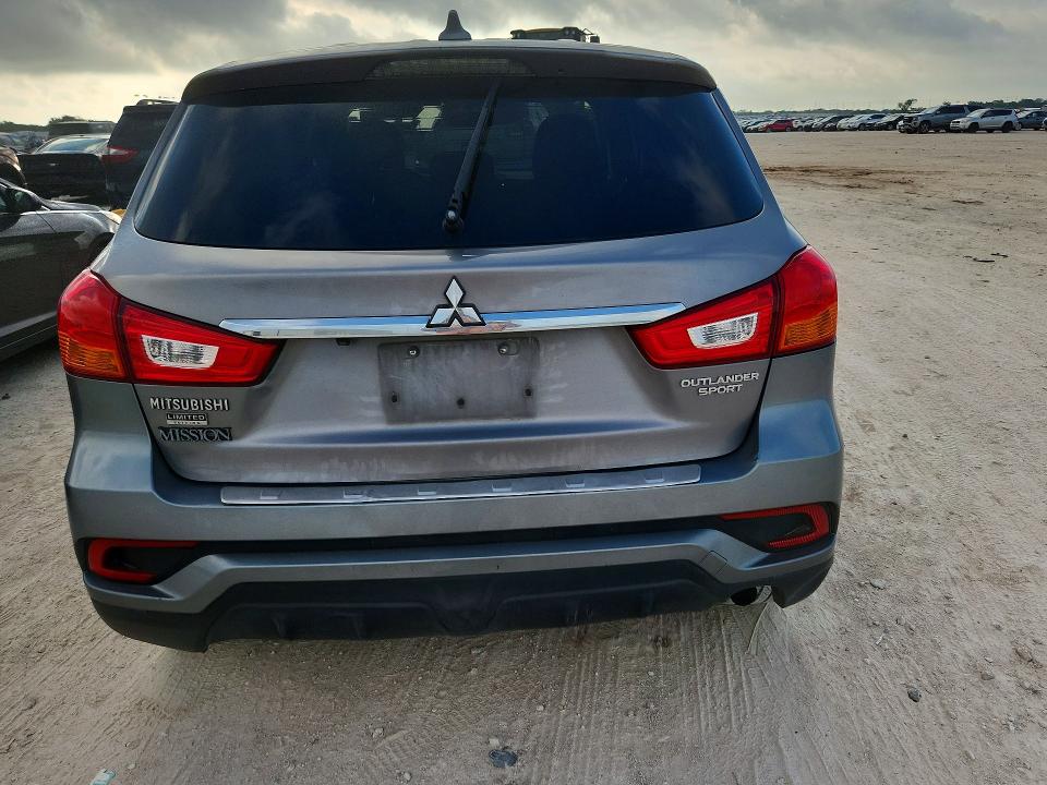 2018 Mitsubishi VIN JA4AP3AU2JU011587 COPART salvage auction — MINOR DENT/SCRATCHES, Tx - Certificate Of Title, sold $1,250 on 2026-07-08 (photo 6)
