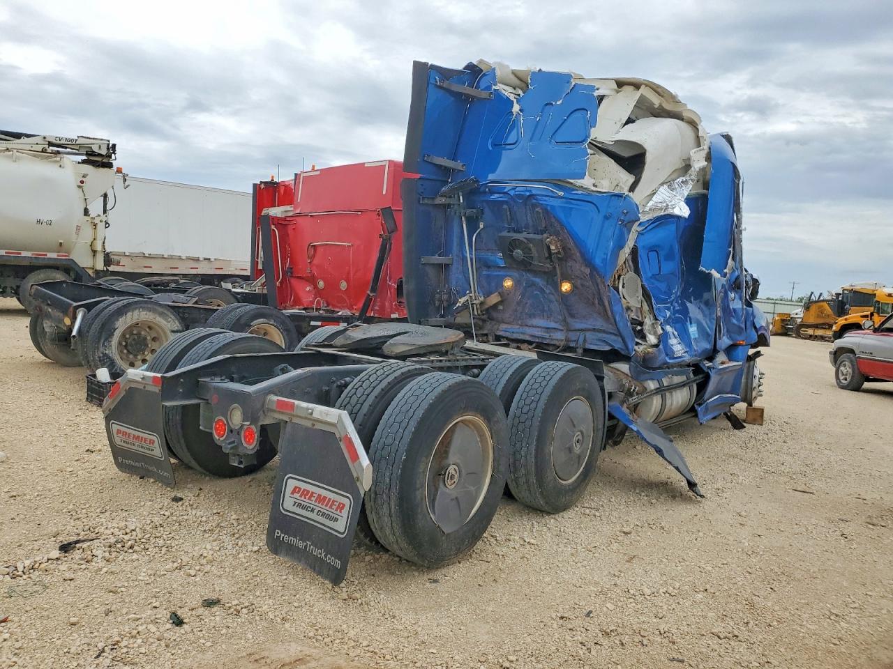 2020 Freightliner Cascadia 126 VIN 3AKJHHDR3LSLR1231 COPART salvage auction — Rollover, TX - SALVAGE VEHICLE TITLE, sold $6,400 on 2026-07-09 (photo 4)