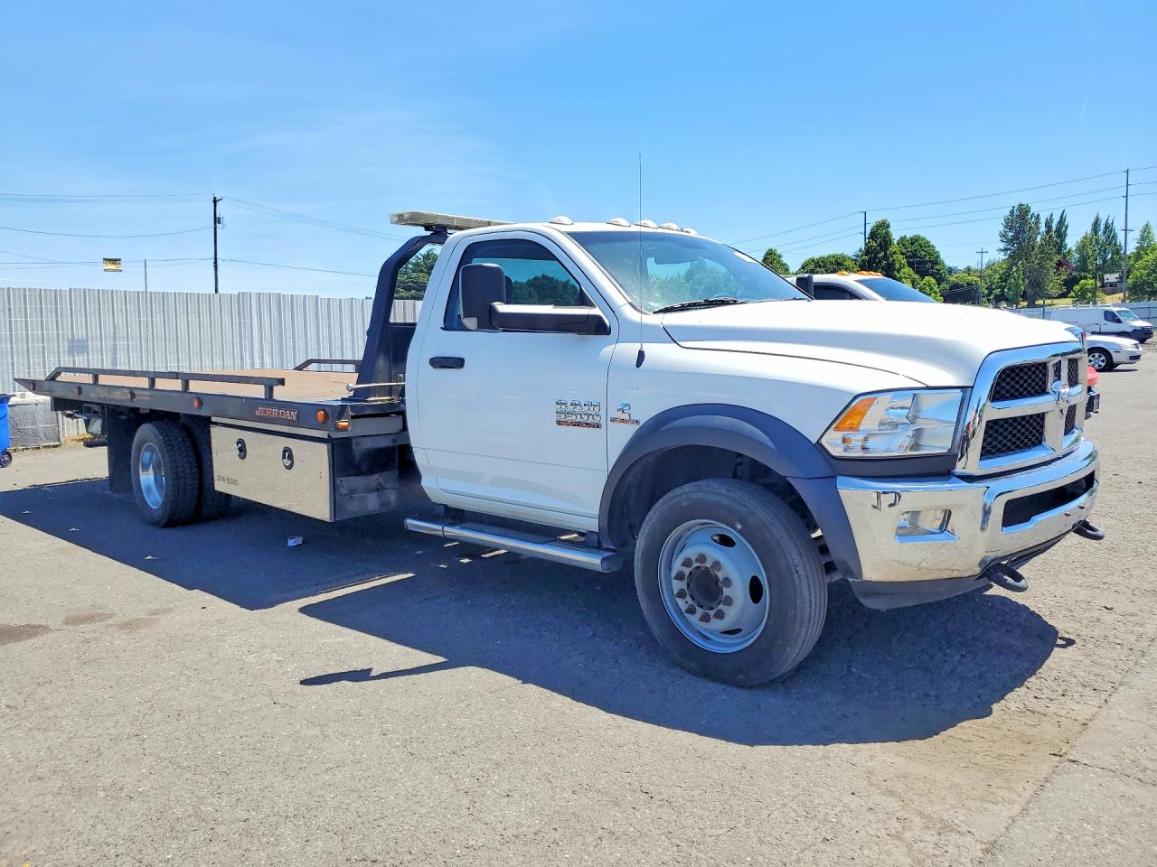 2016 Ram 5500 VIN 3C7WRMDL5GG375855 COPART salvage auction — Front End, OR - CERT OF TITLE-RECONSTRUCTED, sold $12,000 on 2026-07-09 (photo 4)