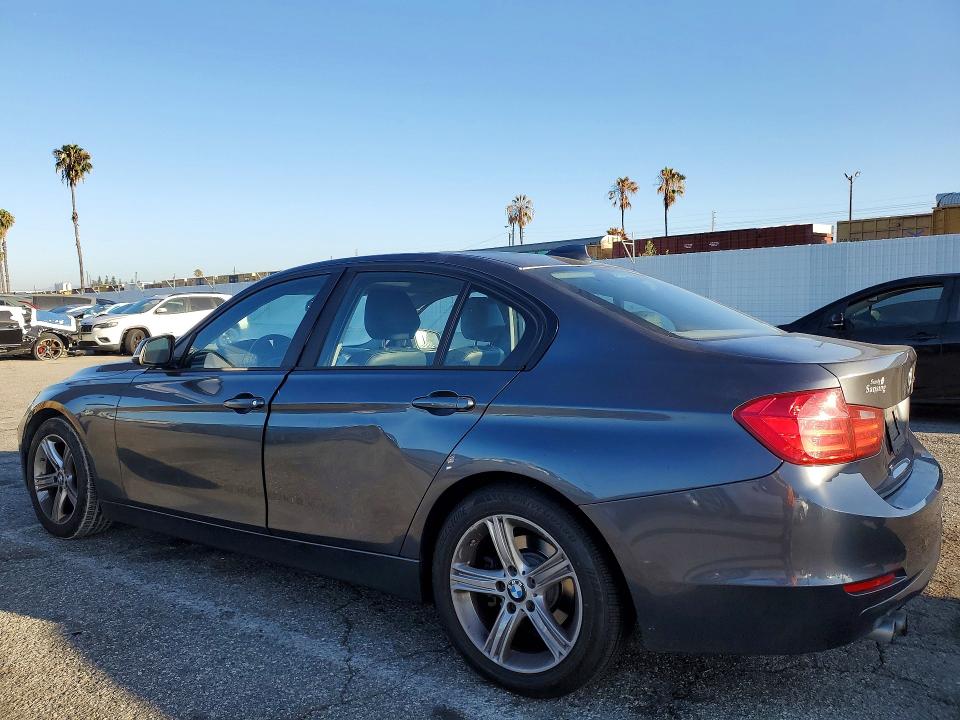 2013 BMW 3er VIN WBA3A5C58DF358171 COPART salvage auction — SIDE, Fl - Dis/Dlr/Exp Only Clean Title, sold $750 on 2026-07-07 (photo 2)