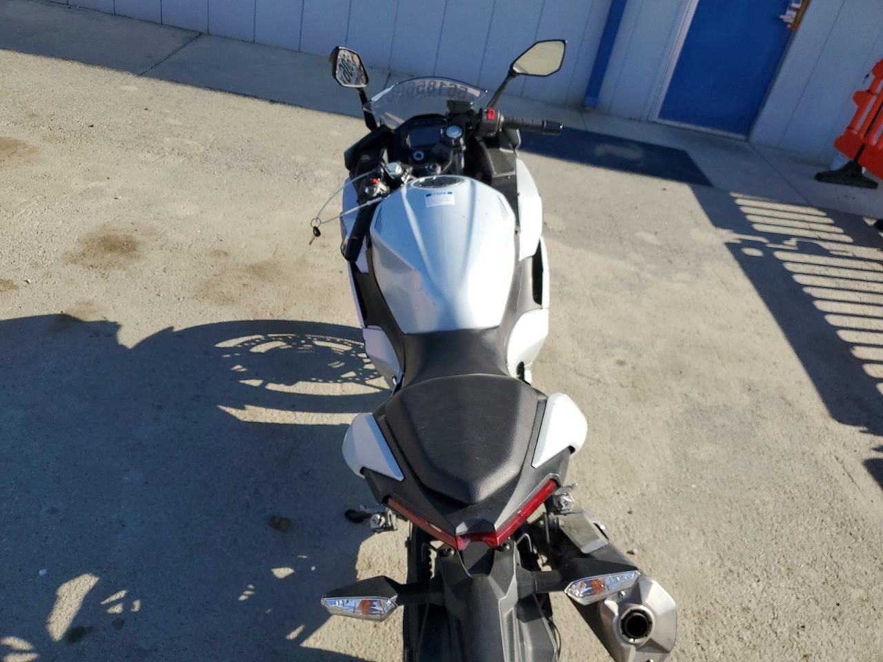 2025 Kawasaki EX500 VIN ML5EXGG15SDA70661 COPART salvage auction — Front End, CA - SALVAGE CERTIFICATE, sold $1,500 on 2026-07-09 (photo 6)