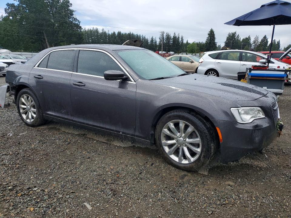2017 Chrysler 300 VIN 2C3CCARG4HH521910 COPART salvage auction — REAR END, WA - BILL OF SALE, sold $2,300 on 2026-07-17 (photo 4)