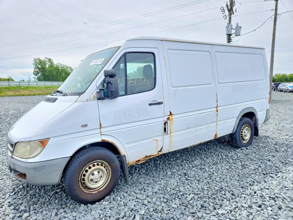 2005 Dodge Sprinter VIN WD0PD644955785705 COPART salvage auction — NORMAL WEAR, Mi - Certificate Of Title, sold $950 on 2026-07-15 (photo 1)