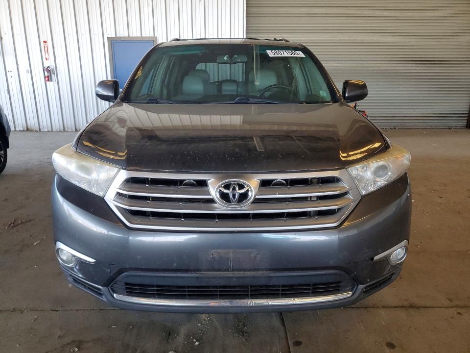 2011 Toyota Highlander VIN 5TDBK3EH9BS065707 COPART salvage auction — MINOR DENT/SCRATCHES, Ca - Dis/Dlr/Exp Only Clean Title, sold $2,650 on 2026-07-16 (photo 5)