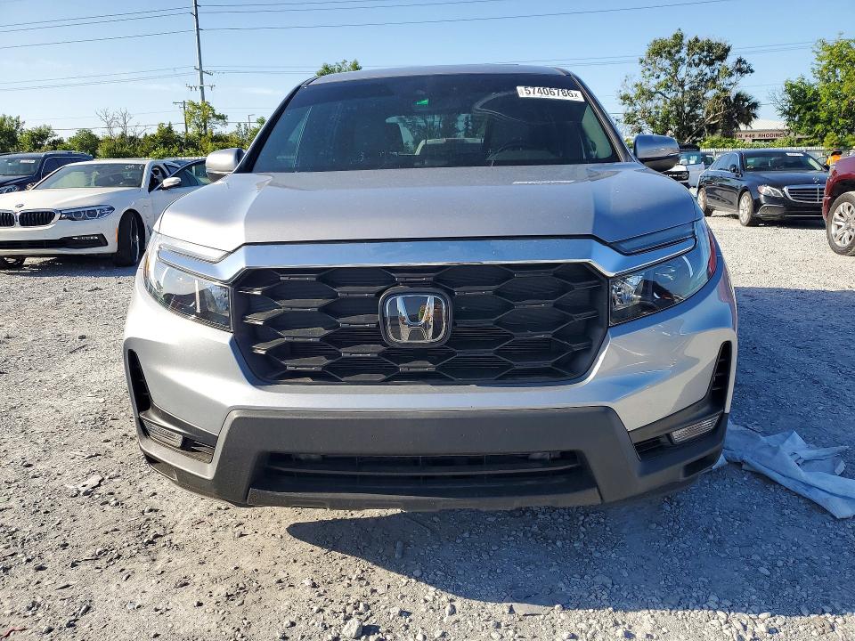 2023 Honda Passport VIN 5FNYF8H59PB028942 COPART salvage auction — WATER/FLOOD, FL - CERT OF TITLE-SLVG REBLD FLOOD, sold $12,100 on 2026-07-28 (photo 5)