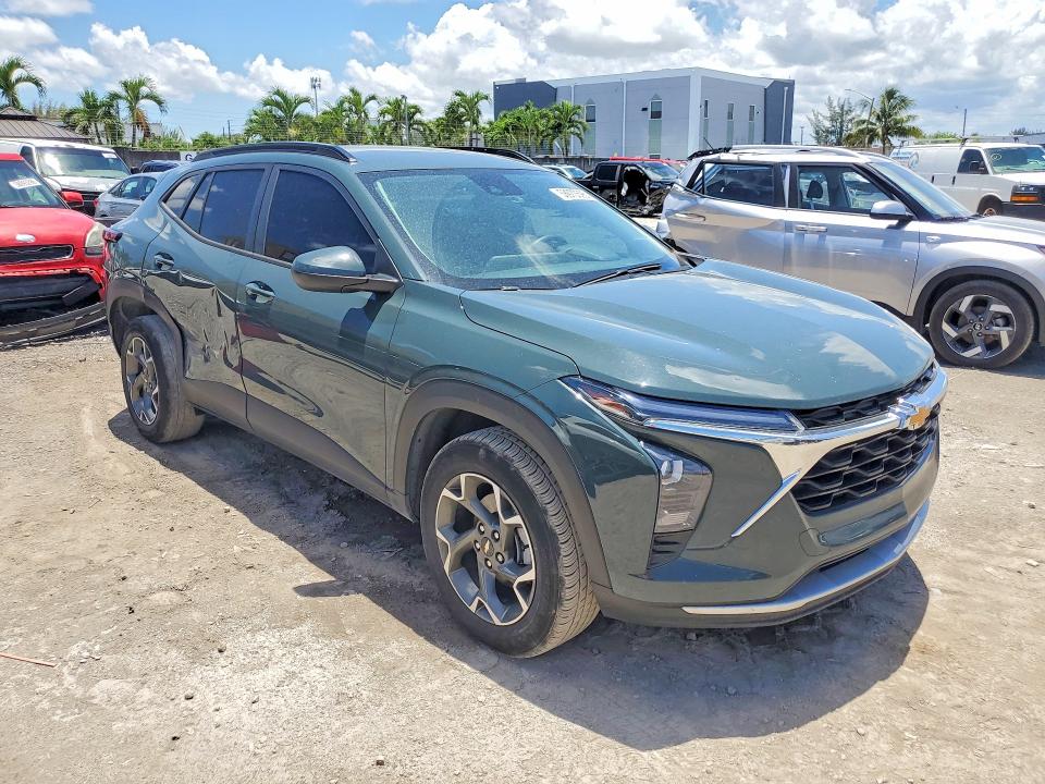 2025 Chevrolet Trax VIN KL77LHEP0SC026669 COPART salvage auction — SIDE, Fl - Cert Of Title Slvg Rebuildable, sold $6,500 on 2026-07-31 (photo 4)