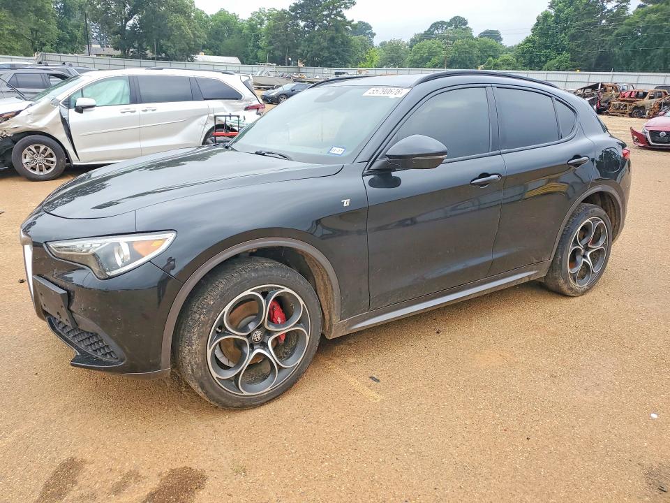 2022 Alfa romeo Stelvio VIN ZASPAKBN2N7D41017 — COPART salvage auction photo