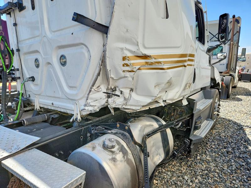 2023 Freightliner Cascadia 126 VIN 3AKJHHDR2PSNP3511 COPART salvage auction — SIDE, IN - DIS/DLR/EXP ONLY CLEAN TITLE, sold $35,750 on 2026-07-07 (photo 9)