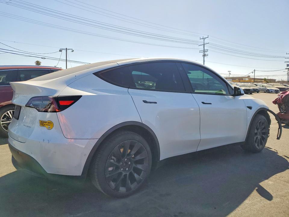 2022 Tesla Model y VIN 7SAYGDEE2NF328428 COPART salvage auction — SIDE, Ca - Salvage Certificate, sold $8,000 on 2026-07-22 (photo 3)