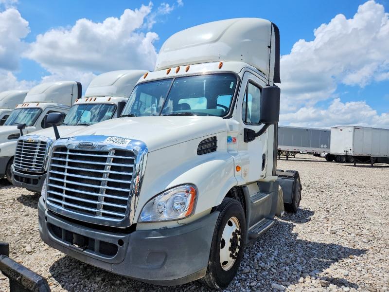 2017 Freightliner Cascadia VIN 3AKBGADV8HSJD0594 COPART salvage auction — NORMAL WEAR, IN - CERTIFICATE OF TITLE (P), sold $2,500 on 2026-08-22 (photo 2)