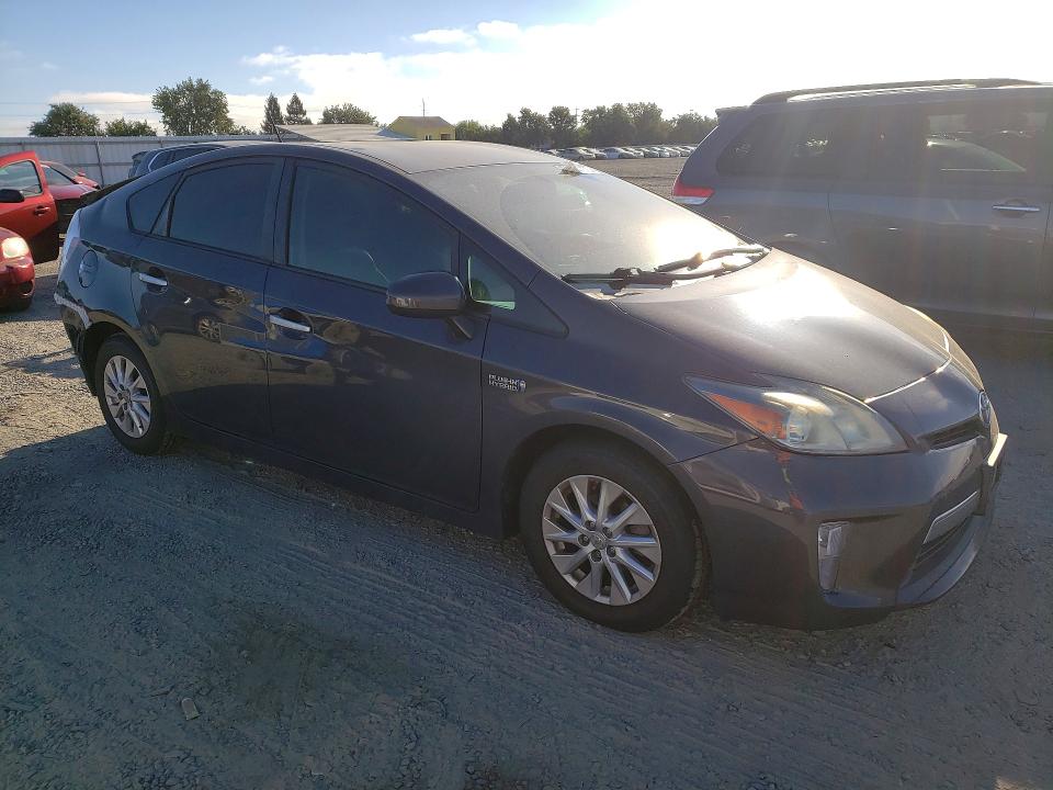 2014 Toyota Prius plug-in VIN JTDKN3DP6E3058560 COPART salvage auction — REAR END, CA - SALVAGE CERTIFICATE, sold $4,000 on 2026-07-14 (photo 4)