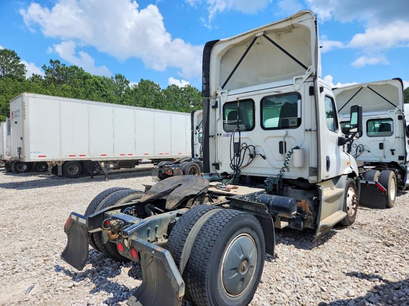 2017 Freightliner Cascadia VIN 3AKBGADV8HSJD0594 COPART salvage auction — NORMAL WEAR, IN - CERTIFICATE OF TITLE (P), sold $2,500 on 2026-08-22 (photo 4)