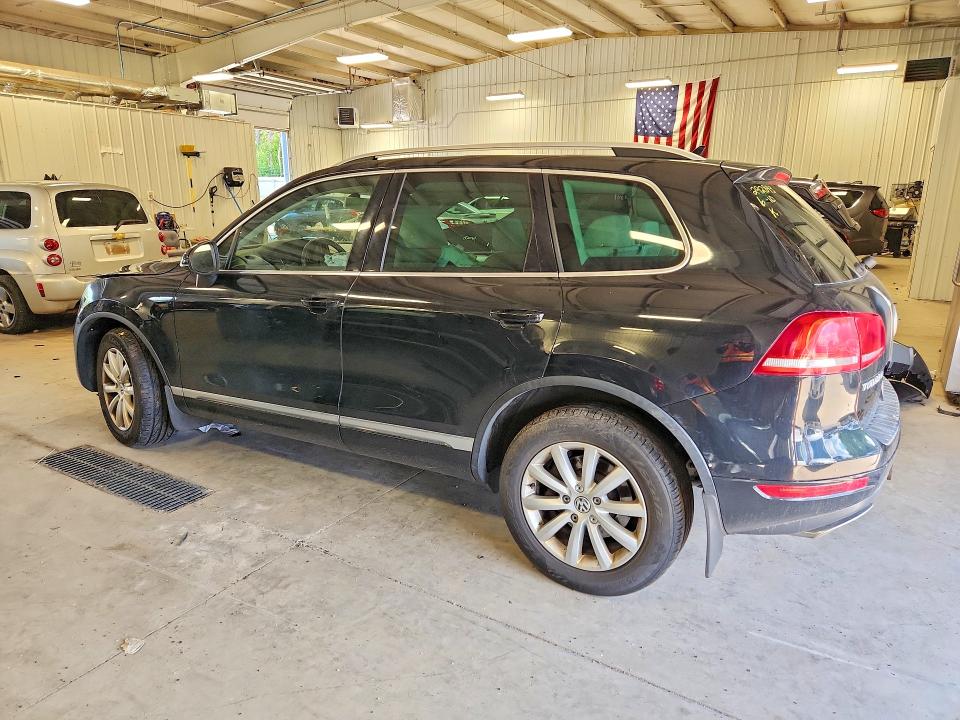 2012 Volkswagen Touareg VIN WVGEK9BPXCD010395 COPART salvage auction — FRONT END, Mn - Cert Of Title-Prior Salvage, sold $675 on 2026-07-09 (photo 2)