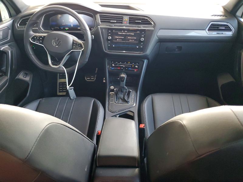 2024 Volkswagen Tiguan VIN 3VVCB7AX4RM050990 COPART salvage auction — SIDE, Salvage Title, sold $10,000 on 2026-07-29 (photo 8)