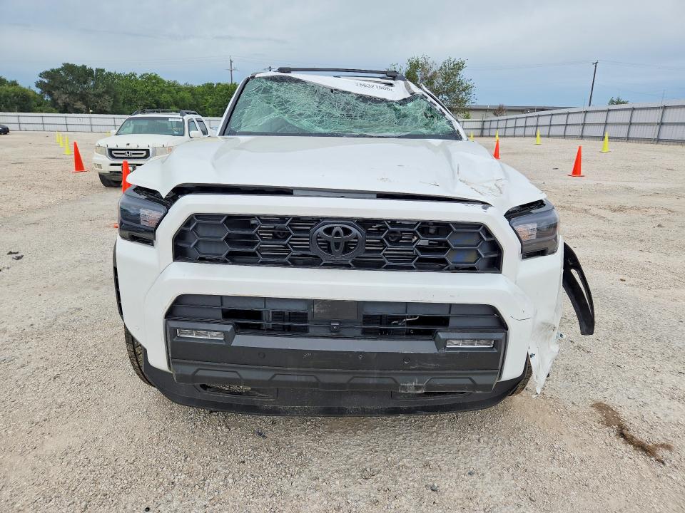 2026 Toyota VIN JTEVA5BR2T5115844 COPART salvage auction — ROOF, Tx - Salvage Vehicle Title, sold $12,500 on 2026-07-16 (photo 5)