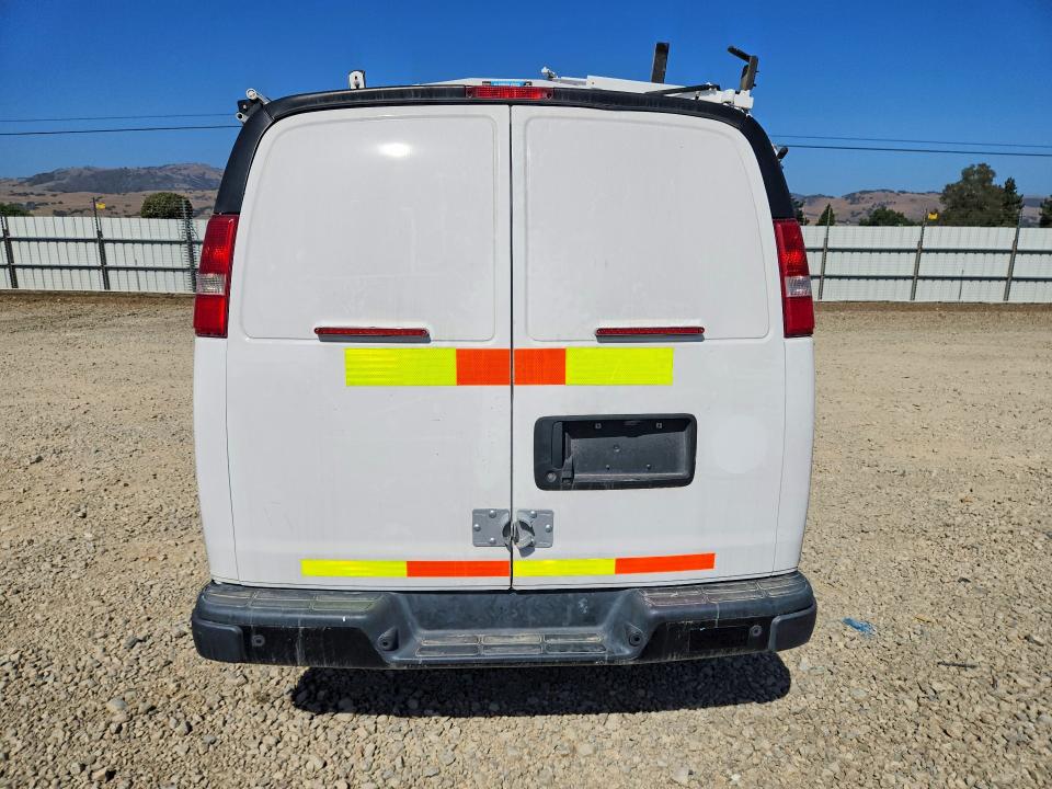 2019 Chevrolet Express 2500 VIN 1GCWGAFP9K1221416 COPART salvage auction — MINOR DENT/SCRATCHES, Ca - Dis/Dlr/Exp Only Clean Title, sold $10,800 on 2026-07-07 (photo 6)