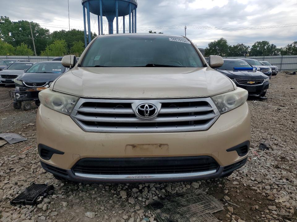 2011 Toyota Highlander VIN 5TDZA3EH5BS016196 COPART salvage auction — MINOR DENT/SCRATCHES, Il - Certificate Of Title, sold $2,400 on 2026-07-31 (photo 5)
