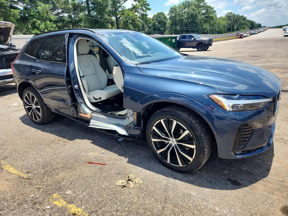 2025 Volvo Xc60 VIN YV4M12RC4S1152848 COPART salvage auction — SIDE, FL - CERT OF TITLE SLVG REBUILDABLE, sold $250 on 2026-07-27 (photo 4)