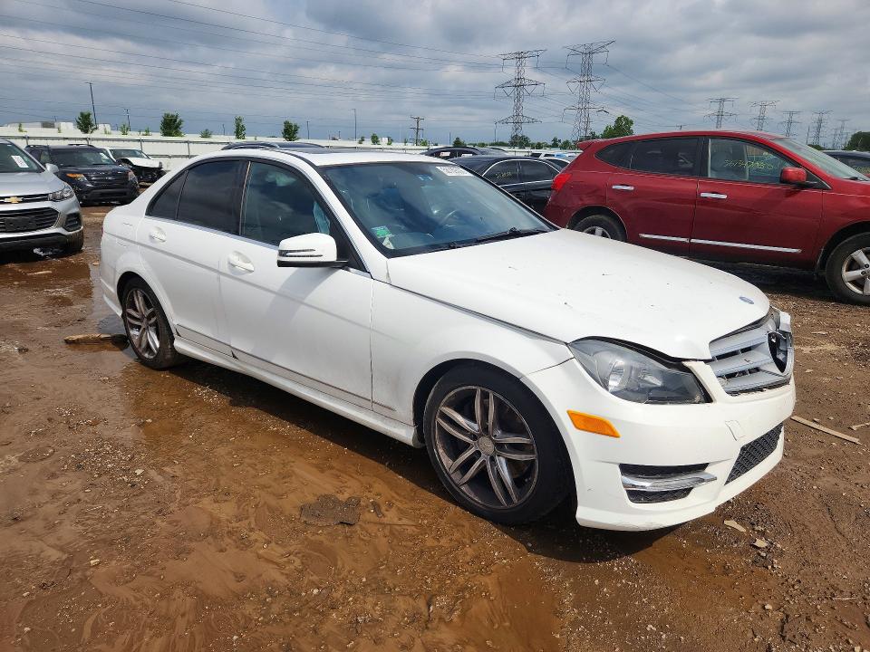 2013 Mercedes-benz C-klasse VIN WDDGF8ABXDR273403 COPART salvage auction — FRONT END, Il - Salvage Certificate, sold $1,300 on 2026-07-28 (photo 4)