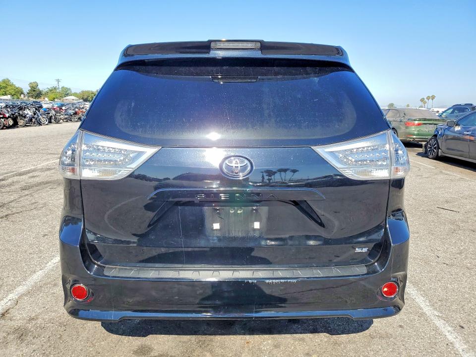 2018 Toyota Sienna VIN 5TDXZ3DC5JS961721 COPART salvage auction — BURN, Mi - Dis/Dlr/Exp Only Salvage Title, sold $525 on 2026-07-10 (photo 6)