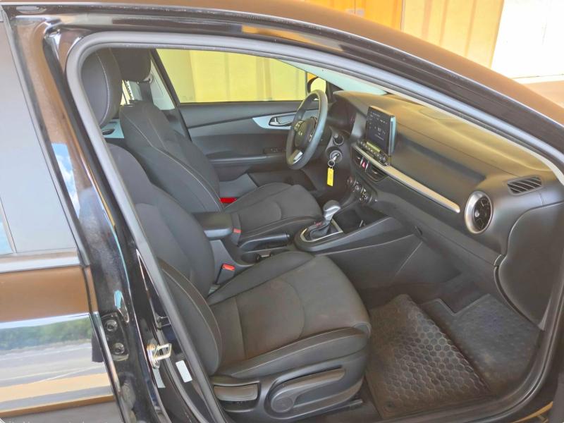 2022 Kia Forte VIN 3KPF24AD9NE451343 COPART salvage auction — NORMAL WEAR, Tx - Certificate Of Title (P), sold $10,000 on 2026-07-02 (photo 5)