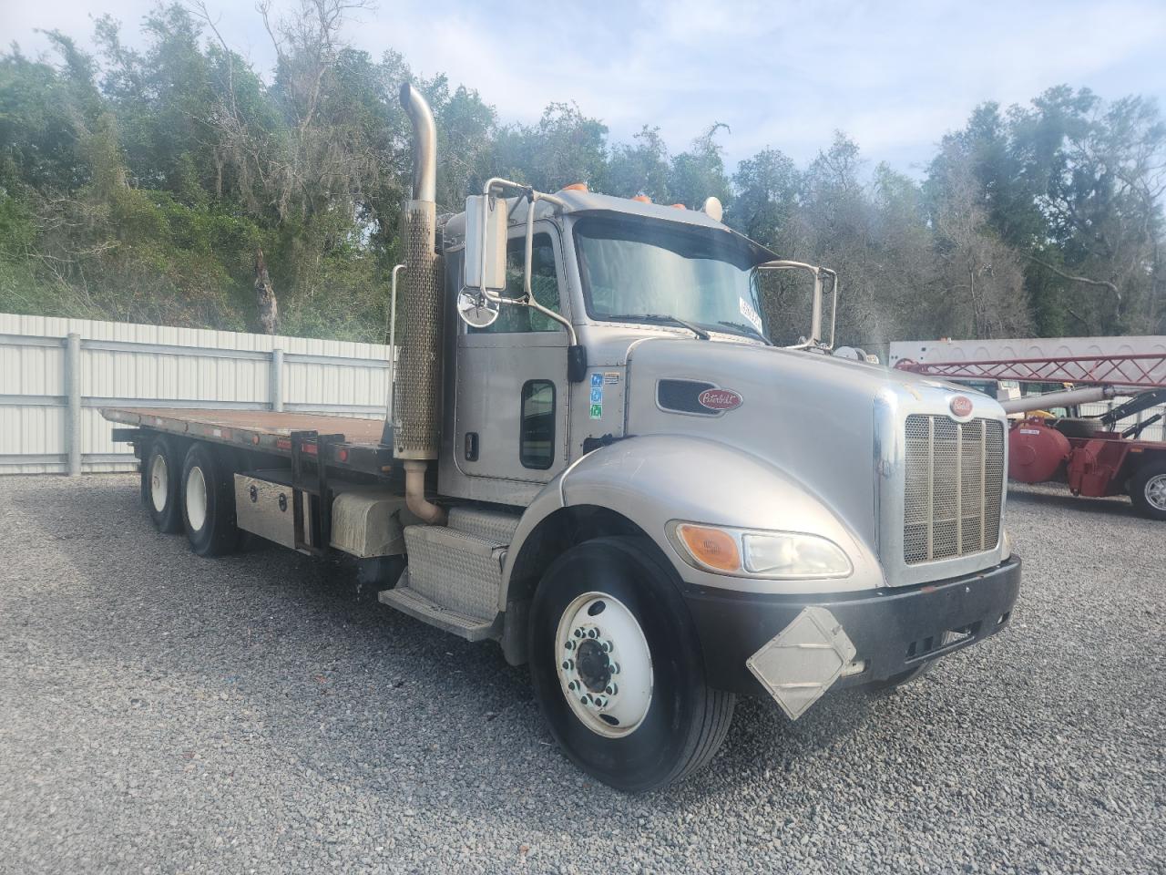 2017 Peterbilt 348 VIN 2NP3LJ9X3HM423317 — COPART salvage auction photo