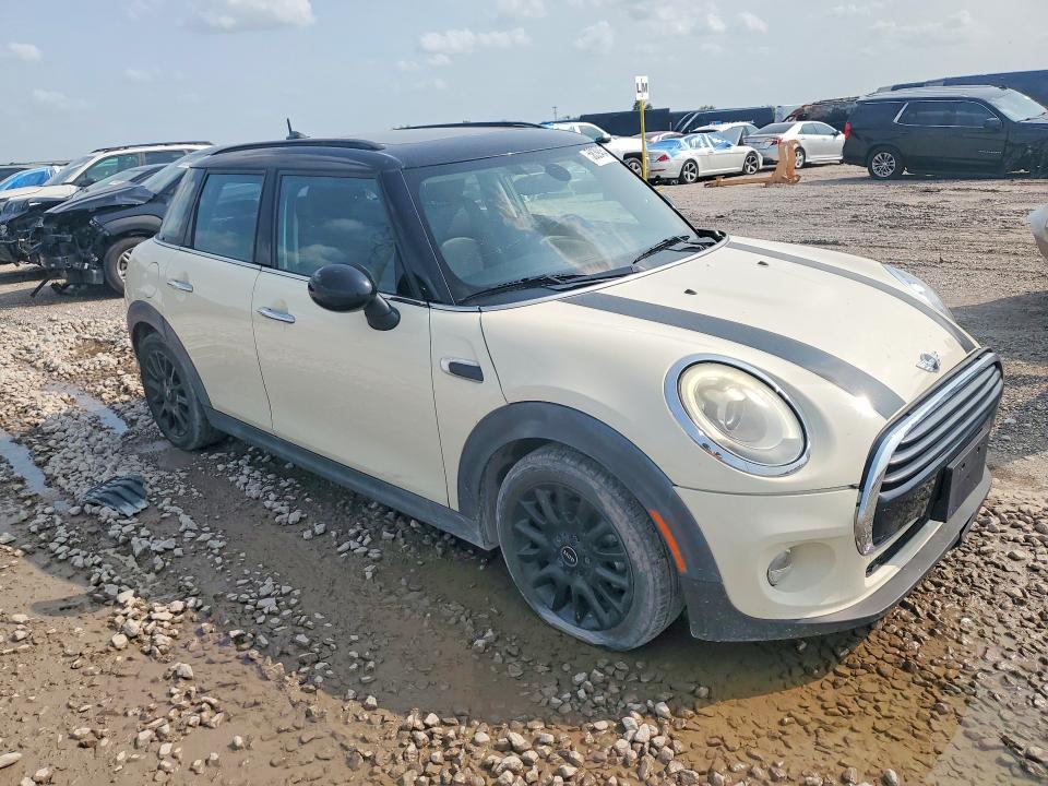 2016 Mini Cooper VIN WMWXU1C5XG2D12096 COPART salvage auction — MINOR DENT/SCRATCHES, Tx - Certificate Of Title, sold $575 on 2026-07-09 (photo 4)