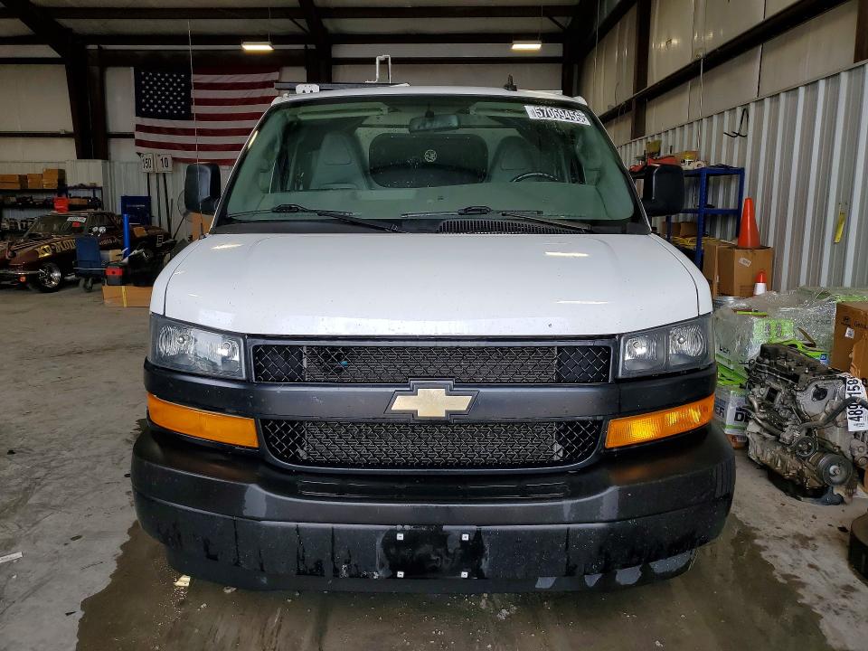 2023 Chevrolet Express 2500 VIN 1GCWGAFP9P1232732 COPART salvage auction — NORMAL WEAR, IL - CERTIFICATE OF TITLE, sold $4,600 on 2026-07-09 (photo 5)