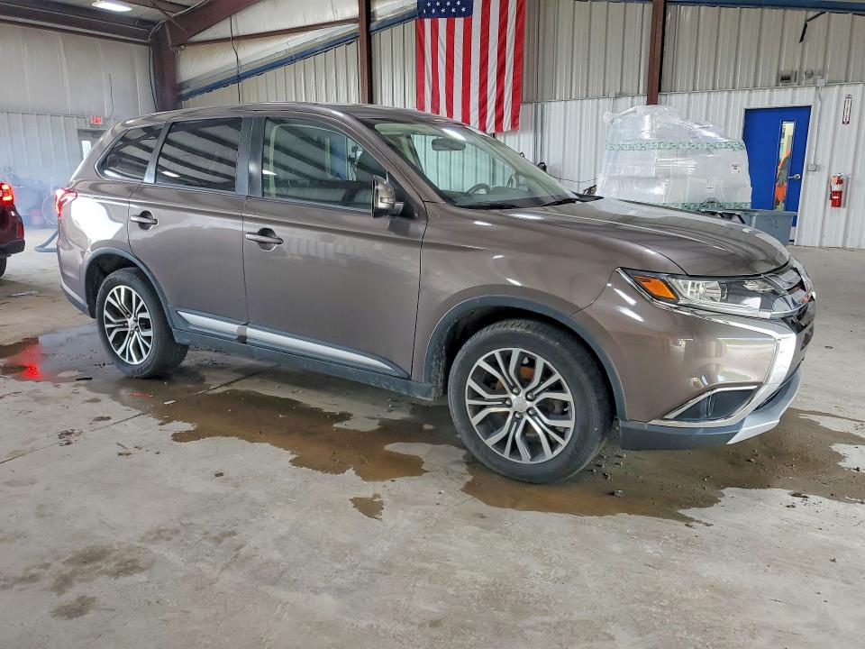 2017 Mitsubishi Outlander VIN JA4AZ3A36HZ051959 COPART salvage auction — NORMAL WEAR, Pa - Cert Of Title (P), sold $4,100 on 2026-07-29 (photo 4)