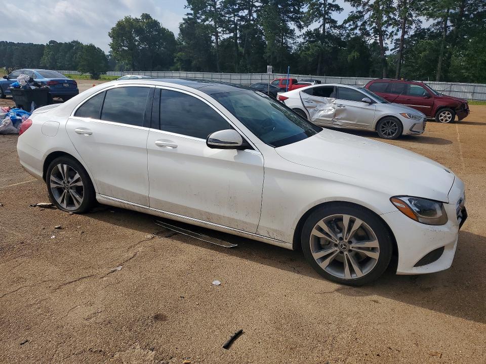 2017 Mercedes-benz C-klasse VIN WDDWF4JB0HR306726 COPART salvage auction — UNDERCARRIAGE, Salvage Title, sold $5,300 on 2026-08-03 (photo 4)