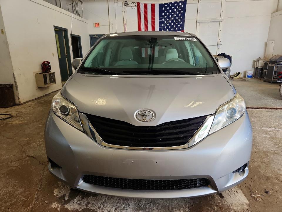 2012 Toyota Sienna VIN 5TDJK3DCXCS046697 COPART salvage auction — MINOR DENT/SCRATCHES, OH - CERT OF TITLE-REPOSSESSION, sold $2,100 on 2026-07-28 (photo 5)