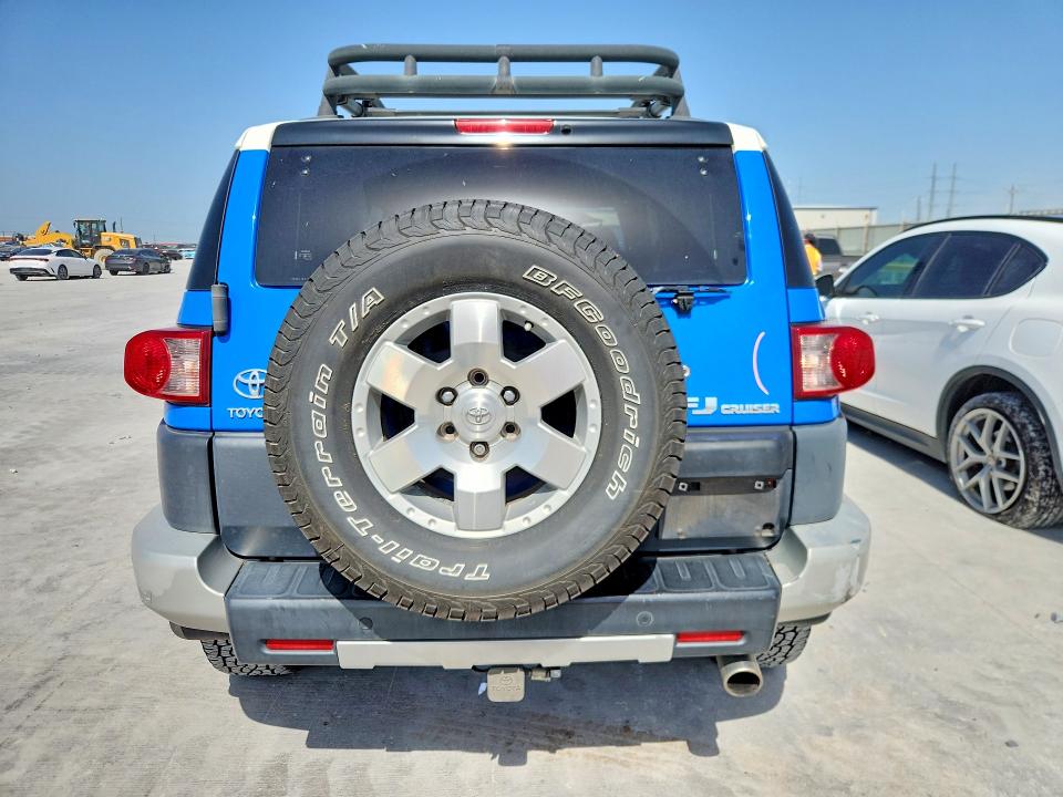 2007 Toyota Fj cruiser VIN JTEBU11F370042108 COPART salvage auction — FRONT END, TX - SALVAGE VEHICLE TITLE (P), sold $7,100 on 2026-07-10 (photo 6)