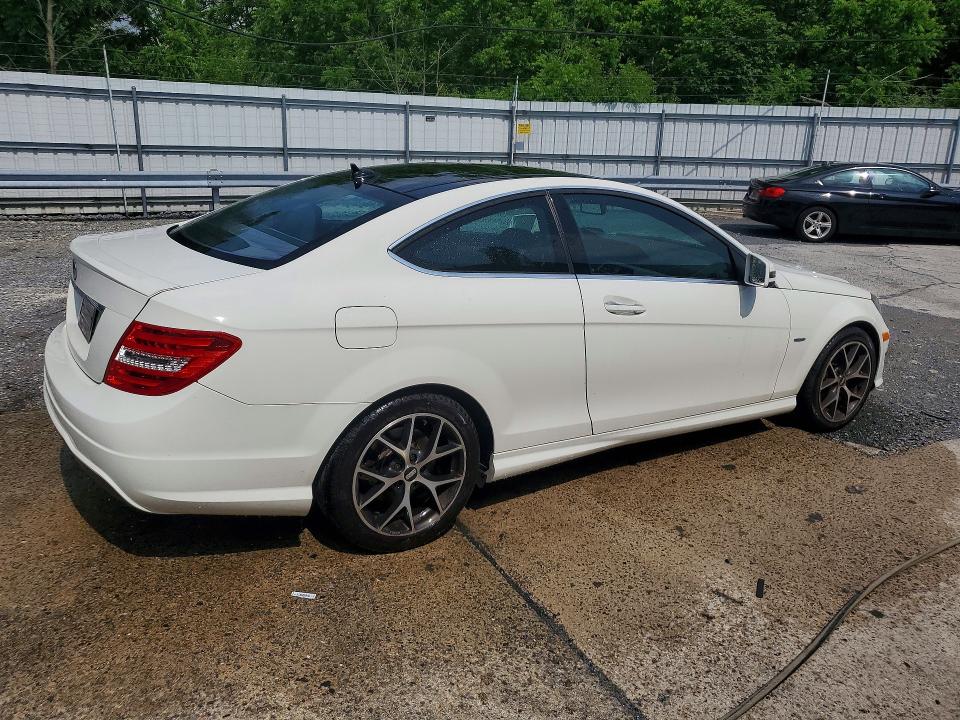 2012 Mercedes-benz C class VIN WDDGJ4HB4CF856501 COPART salvage auction — NORMAL WEAR, In - Certificate Of Title, sold $1,050 on 2026-08-04 (photo 3)