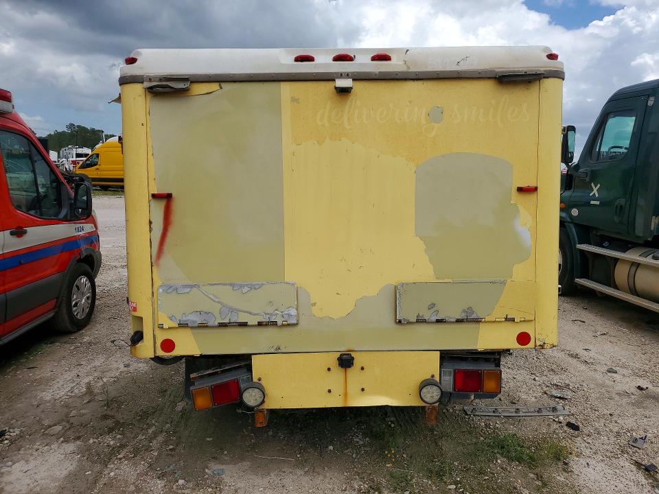 2017 Isuzu Npr hd VIN 54DC4W1C1HS808057 COPART salvage auction — VANDALISM, Tx - Salvage Vehicle Title, sold $2,450 on 2026-07-31 (photo 6)