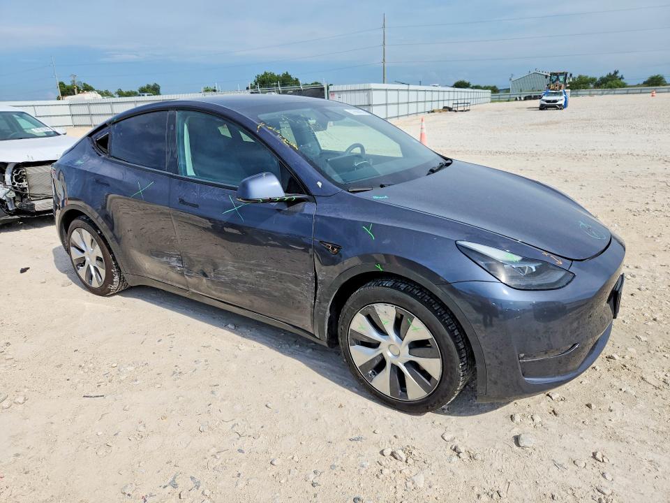 2023 Tesla VIN 7SAYGDED5PF958132 COPART salvage auction — SIDE, Tx - Salvage Vehicle Title, sold $2,000 on 2026-07-30 (photo 4)