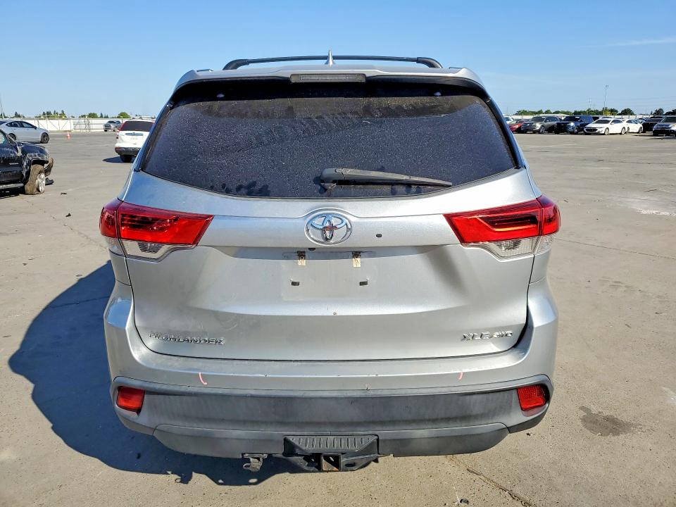 2017 Toyota VIN 5TDJZRFH8HS511346 COPART salvage auction — FRONT END, CA - SALVAGE CERTIFICATE, sold $7,400 on 2026-07-27 (photo 6)