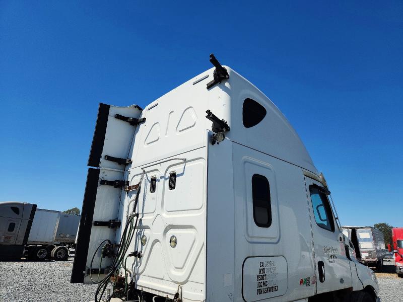 2020 Freightliner Cascadia 126 VIN 3AKJHHDR3LSKW9193 COPART salvage auction — REAR END, OH - DIS/DLR/EXP ONLY CLEAN TITLE, sold $6,900 on 2026-07-23 (photo 9)