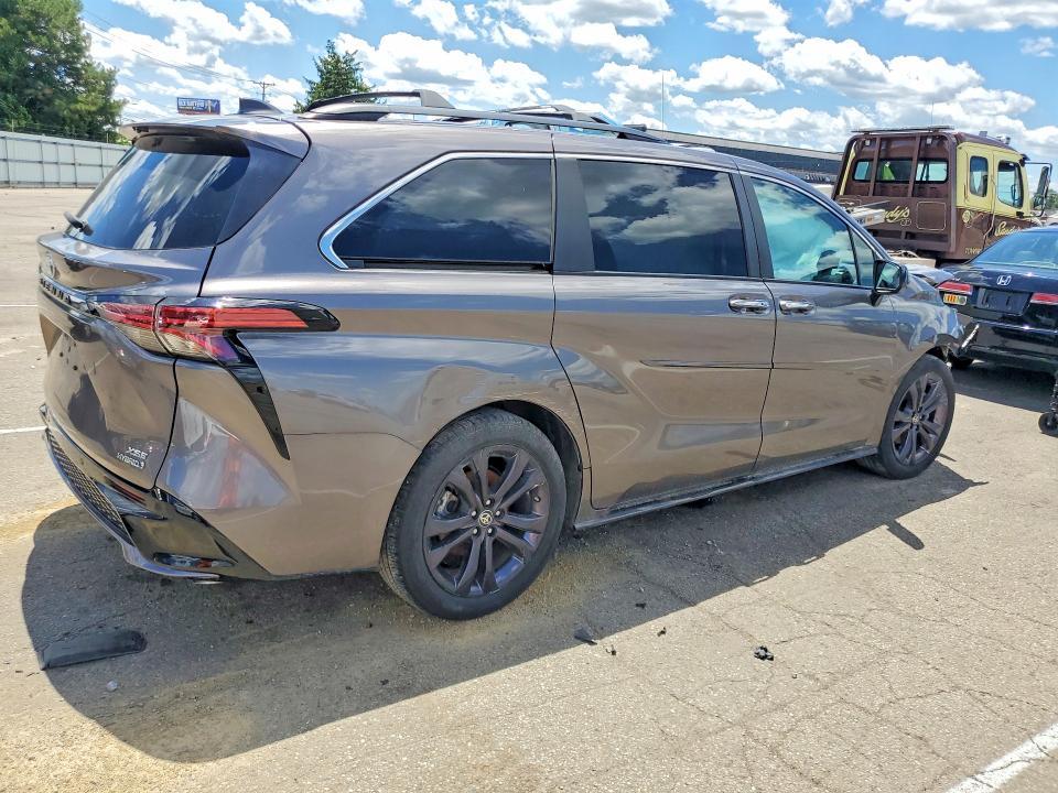 2022 Toyota Sienna VIN 5TDDRKEC3NS117307 COPART salvage auction — FRONT END, Oh - Certificate Of Title (P), sold $13,200 on 2026-07-10 (photo 3)