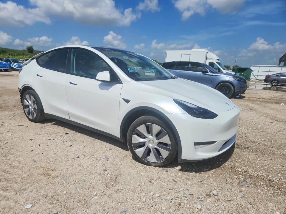 2024 Tesla Model y VIN 7SAYGDEE0RA246992 COPART salvage auction — REAR END, Salvage Title, sold $11,800 on 2026-07-16 (photo 4)