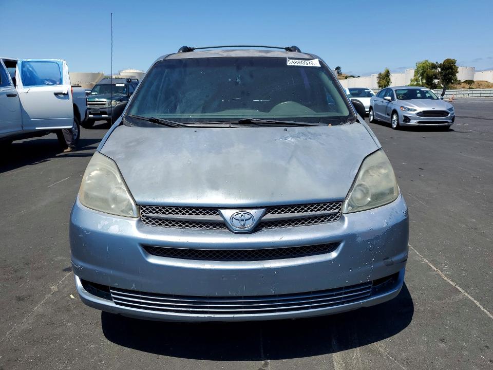 2004 Toyota Sienna VIN 5TDZA23C34S138043 COPART salvage auction — MINOR DENT/SCRATCHES, CA - DIS/DLR/EXP APP FOR DUP SALVAG, sold $650 on 2026-07-27 (photo 5)