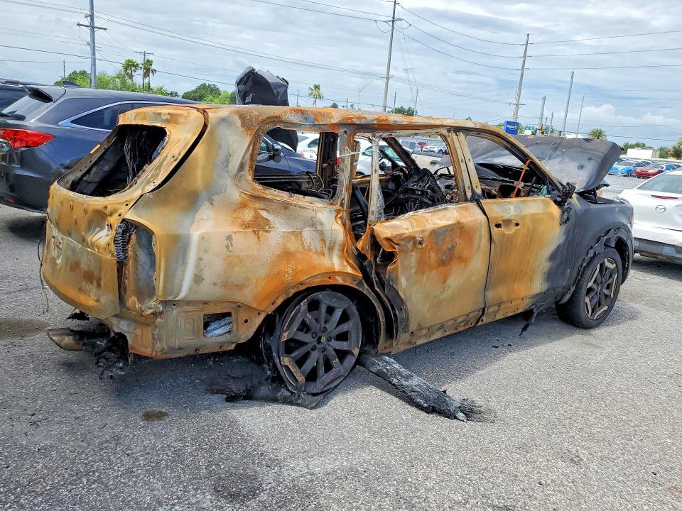 2025 Kia Telluride VIN 5XYP64GCXSG711335 COPART salvage auction — BURN, FL - CERTIFICATE OF DESTRUCTION, sold $30 on 2026-07-24 (photo 3)