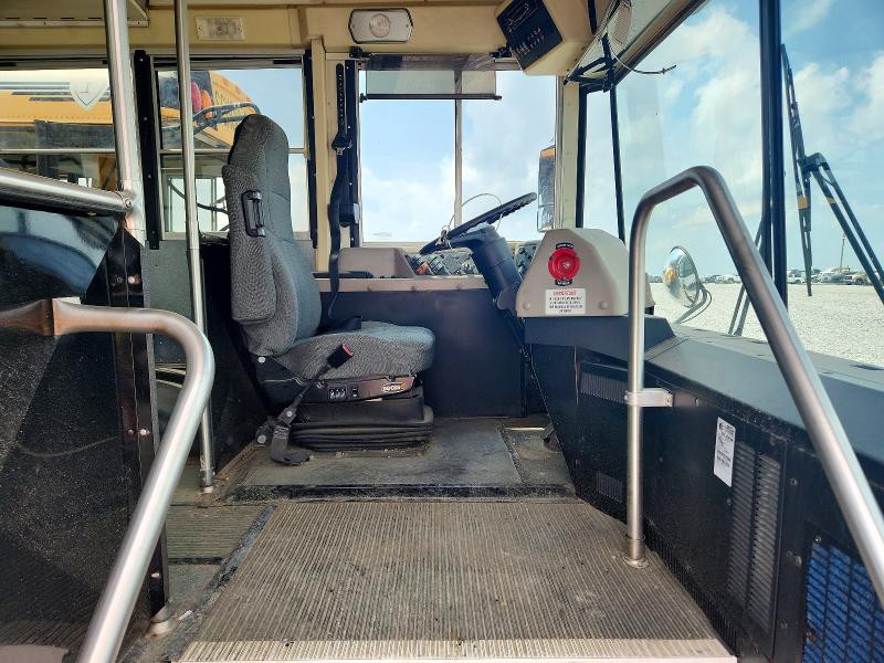 2016 Ic corporation 3000 VIN 4DRBXAAN0GB201637 COPART salvage auction — REAR END, VA - CERTIFICATE OF TITLE, sold $7,100 on 2026-07-30 (photo 5)