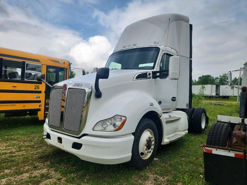 2015 Kenworth Constructi VIN 1XKYA48X1FJ462423 COPART salvage auction — NORMAL WEAR, IN - CERTIFICATE OF TITLE, sold $5,600 on 2026-07-07 (photo 2)