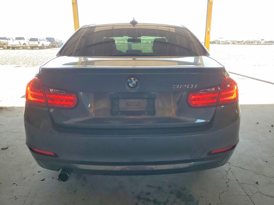 2015 BMW 3er VIN WBA3B1C50FP831838 COPART salvage auction — NORMAL WEAR, Az - Certificate Of Title, sold $2,000 on 2026-07-29 (photo 6)