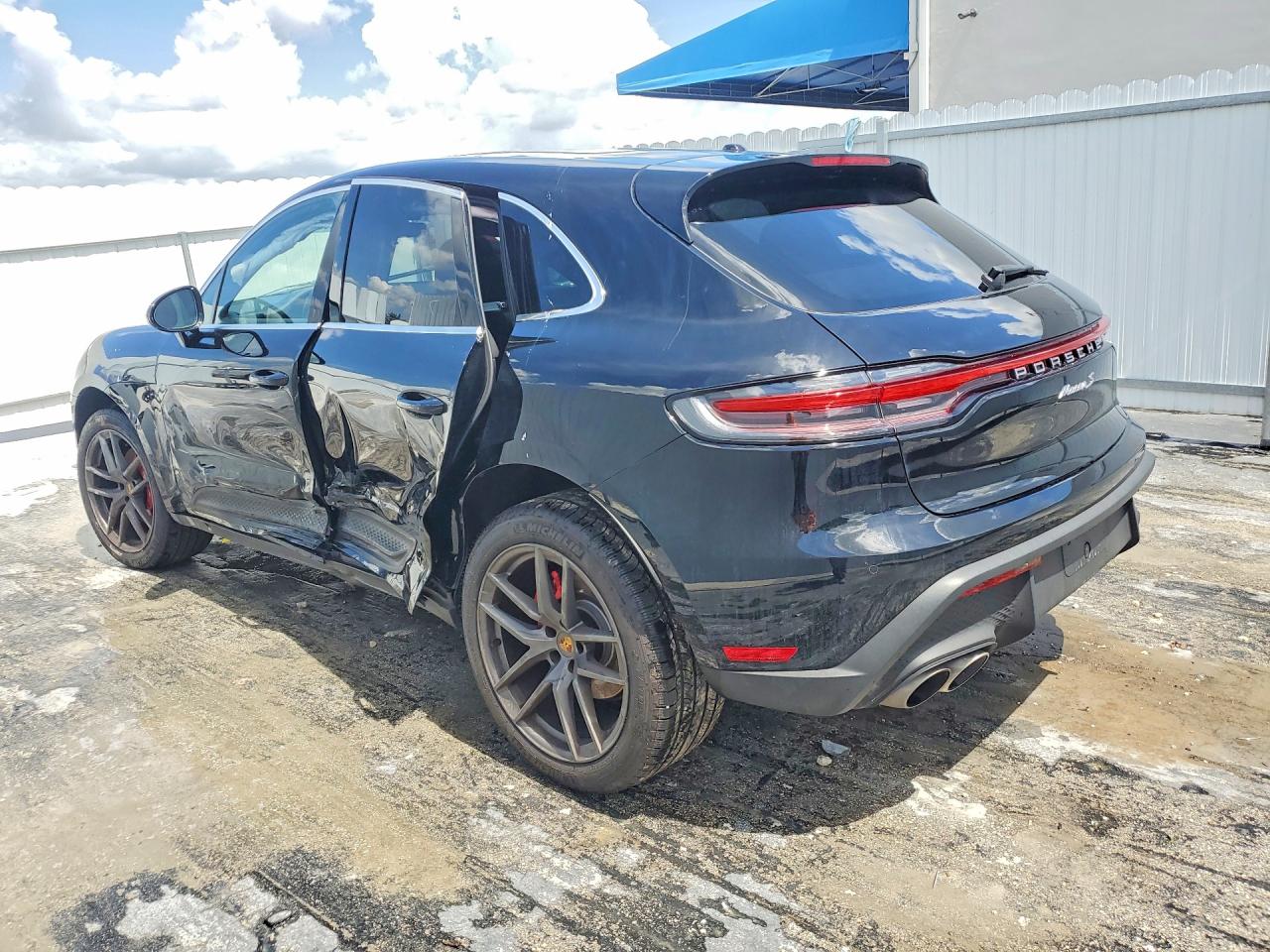 2025 Porsche Macan VIN WP1AG2A56SLB40186 COPART salvage auction — Side, FL - CERT OF TITLE SLVG REBUILDABLE, sold $28,250 on 2026-08-11 (photo 2)