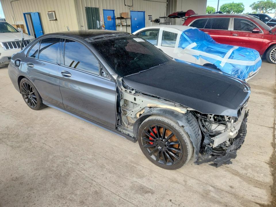 2018 Mercedes-benz C-klasse VIN WDDWF4JB2JR398637 COPART salvage auction — VANDALISM, Fl - Cert Of Title Slvg Rebuildable, sold $3,650 on 2026-07-15 (photo 4)
