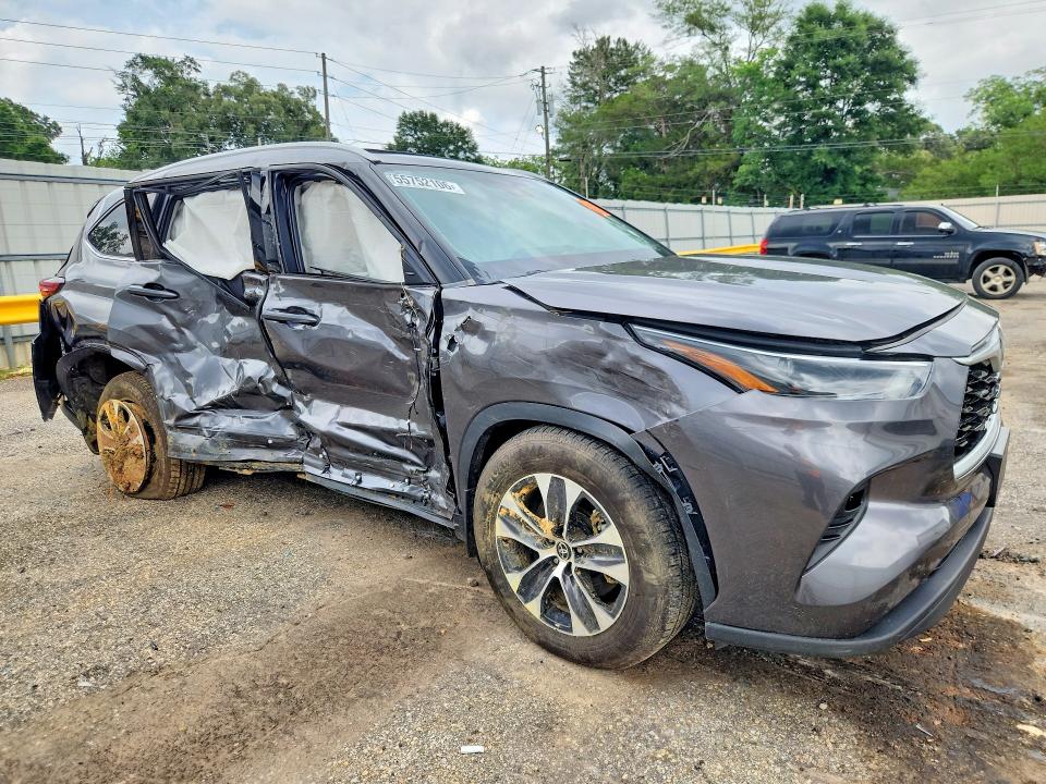 2022 Toyota Highlander VIN 5TDGBRCH8NS556950 COPART salvage auction — SIDE, Al - Cert Of Title-Salvage Title, sold $6,500 on 2026-07-13 (photo 4)