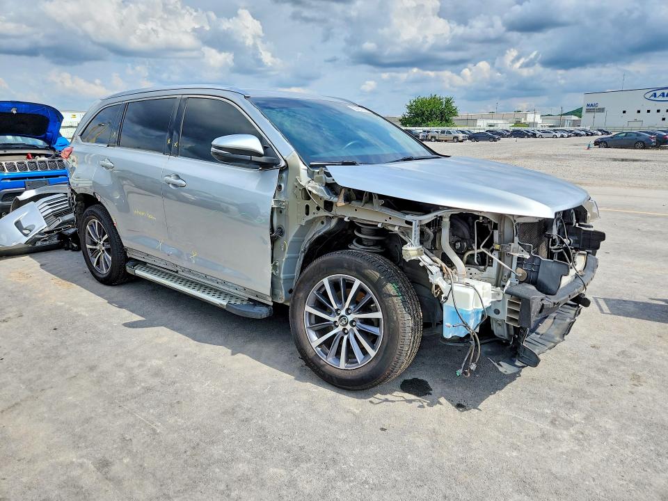 2017 Toyota Highlander VIN 5TDJZRFH5HS512888 COPART salvage auction — FRONT END, Ok - Cert Of Title-Salvage, sold $9,000 on 2026-07-06 (photo 4)