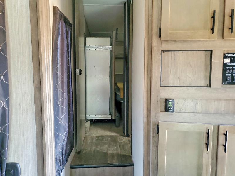 2021 Forest river cherokee Forest river cheroke VIN 5ZT3CT2B2M1216113 COPART salvage auction — REAR END, AZ - CERT OF TITLE - SALVAGE, sold $19,400 on 2026-07-09 (photo 5)